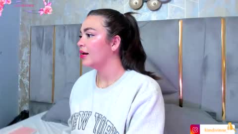 Snapshot of kimdevinne chatting on 10/17/25, 02:37 KIM online show from 10/17/25, 02:37