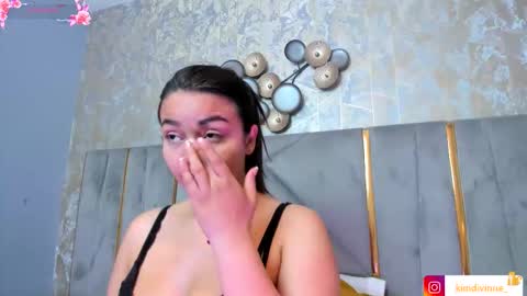 Snapshot of kimdevinne chatting on 11/14/25, 03:16 KIM online show from 11/14/25, 03:16