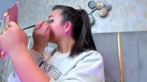 Snapshot of kimdevinne chatting on 01/11/26, 02:16 KIM online show from 01/11/26, 02:16