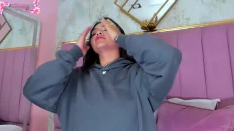 Snapshot of kimdevinne chatting on 02/18/26, 02:40 KIM online show from 02/18/26, 02:40