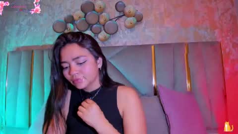 Snapshot of kimdevinne chatting on 04/22/26, 02:25 KIM online show from 04/22/26, 02:25