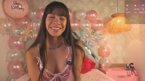 Snapshot of kimhilton_ chatting on 10/28/25, 05:11 kimhilton online show from 10/28/25, 05:11