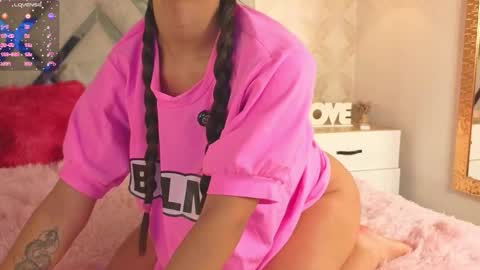 Snapshot of kimhilton_ chatting on 11/22/25, 04:22 kimhilton online show from 11/22/25, 04:22