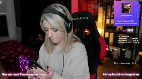 Snapshot of kimilee22 chatting on 12/19/24, 11:03 Wolfs Girl online show from 12/19/24, 11:03