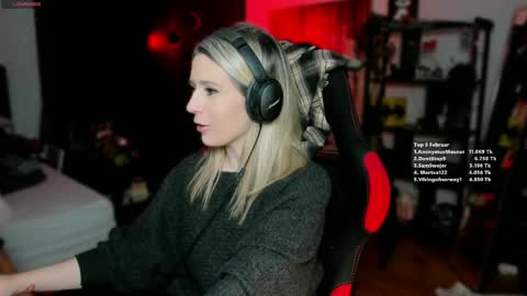 Snapshot of kimilee22 chatting on 02/26/25, 08:54 Wolfs Girl online show from 02/26/25, 08:54