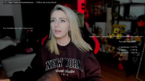 Snapshot of kimilee22 chatting on 09/17/25, 06:09 Wolfs Girl online show from 09/17/25, 06:09