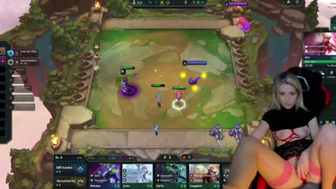 Snapshot of kimilee22 chatting on 09/20/25, 11:06 Wolfs Girl online show from 09/20/25, 11:06