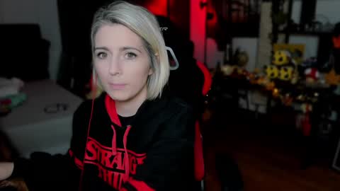 Snapshot of kimilee22 chatting on 09/25/25, 05:49 Wolfs Girl online show from 09/25/25, 05:49