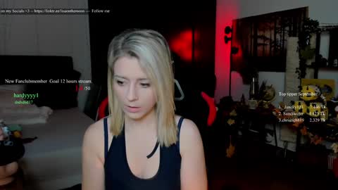 Snapshot of kimilee22 chatting on 09/27/25, 01:05 Wolfs Girl online show from 09/27/25, 01:05