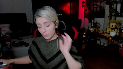 Snapshot of kimilee22 chatting on 09/30/25, 06:24 Wolfs Girl online show from 09/30/25, 06:24