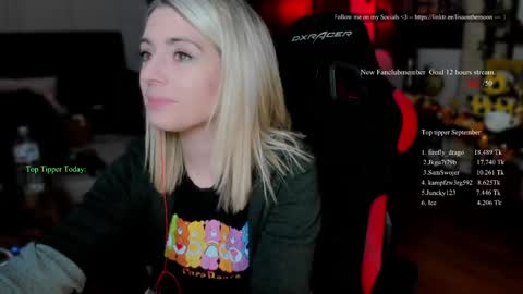 Snapshot of kimilee22 chatting on 10/01/25, 07:20 Wolfs Girl online show from 10/01/25, 07:20