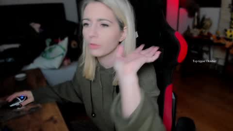 Snapshot of kimilee22 chatting on 10/04/25, 02:15 Wolfs Girl online show from 10/04/25, 02:15