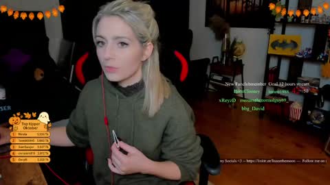 Snapshot of kimilee22 chatting on 10/30/25, 07:25 Wolfs Girl online show from 10/30/25, 07:25