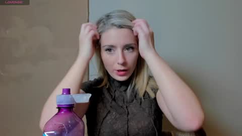 Snapshot of kimilee22 chatting on 11/09/25, 09:13 Wolfs Girl online show from 11/09/25, 09:13