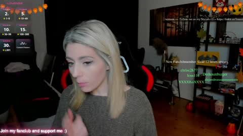 Snapshot of kimilee22 chatting on 11/23/25, 06:30 Wolfs Girl online show from 11/23/25, 06:30