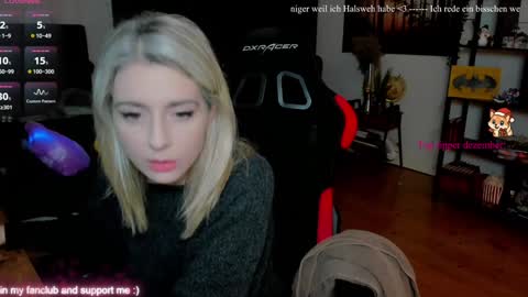 Snapshot of kimilee22 chatting on 12/14/25, 06:34 Wolfs Girl online show from 12/14/25, 06:34