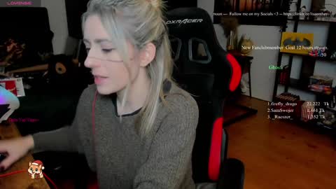 Snapshot of kimilee22 chatting on 12/18/25, 06:58 Wolfs Girl online show from 12/18/25, 06:58