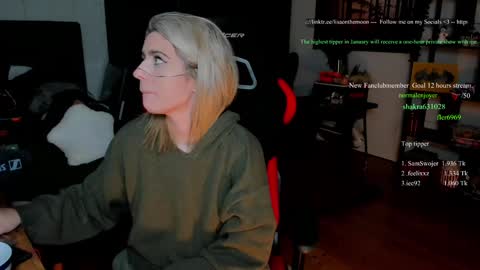 Snapshot of kimilee22 chatting on 01/11/26, 03:00 Wolfs Girl online show from 01/11/26, 03:00