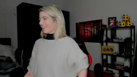 Snapshot of kimilee22 chatting on 02/10/26, 06:12 Wolfs Girl online show from 02/10/26, 06:12