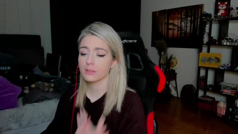 Snapshot of kimilee22 chatting on 02/20/26, 03:12 Wolfs Girl online show from 02/20/26, 03:12