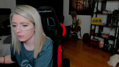 Snapshot of kimilee22 chatting on 02/28/26, 08:10 Wolfs Girl online show from 02/28/26, 08:10