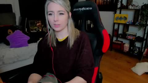 Snapshot of kimilee22 chatting on 03/14/26, 07:41 Wolfs Girl online show from 03/14/26, 07:41