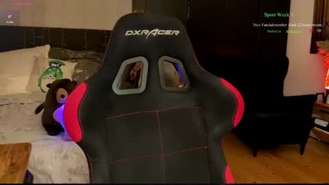 Snapshot of kimilee22 chatting on 03/15/26, 06:25 Wolfs Girl online show from 03/15/26, 06:25