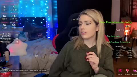 Snapshot of kimilee22 chatting on 04/12/26, 02:55 Wolfs Girl online show from 04/12/26, 02:55