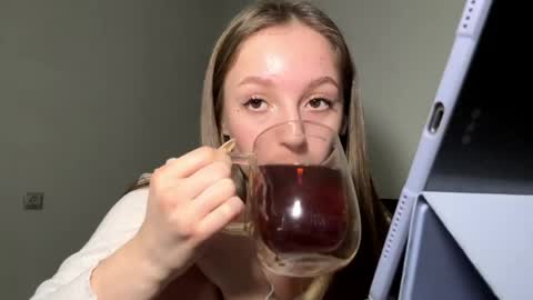 Snapshot of kimireaves chatting on 03/12/26, 12:44 Karma online show from 03/12/26, 12:44