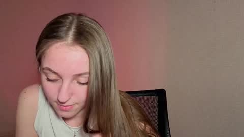 Snapshot of kimireaves chatting on 03/24/26, 12:10 Karma online show from 03/24/26, 12:10