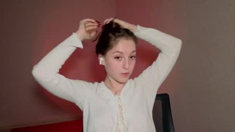 Snapshot of kimireaves chatting on 04/13/26, 02:55 Karma online show from 04/13/26, 02:55