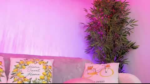 Snapshot of kimkardassiann chatting on 09/30/25, 07:30 Natalie online show from 09/30/25, 07:30