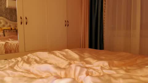 Kim Lee  online show from 12/01/24, 04:29