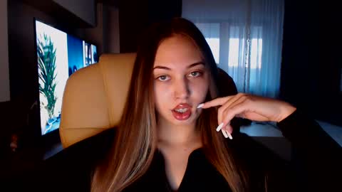 Kim Lee  online show from 01/05/25, 02:30