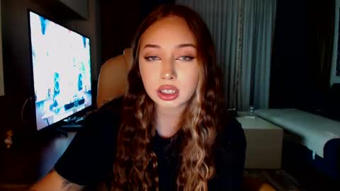 Kim Lee  online show from 01/08/25, 03:39