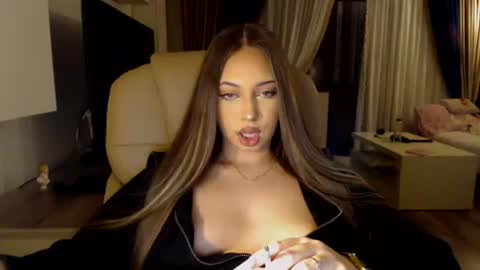 Kim Lee  online show from 02/20/25, 05:18