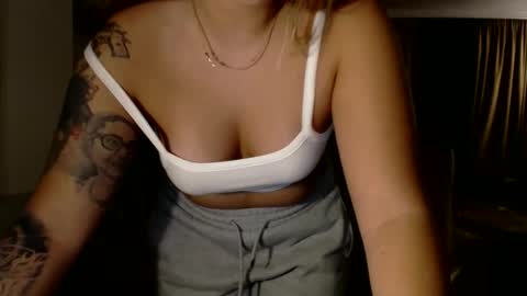 Kim Lee  online show from 11/06/25, 07:04