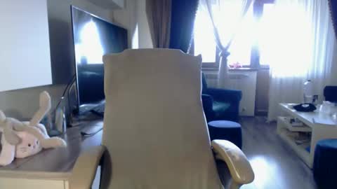 Kim Lee  online show from 04/10/26, 02:33