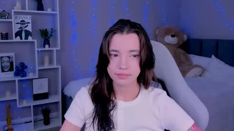 Snapshot of kimm_wong chatting on 04/27/26, 03:04 kimm wong online show from 04/27/26, 03:04