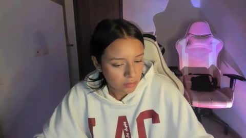 Snapshot of kimmi_foxy chatting on 01/06/26, 11:07 kimmi online show from 01/06/26, 11:07