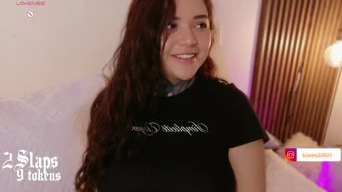 Snapshot of kimmi_kim chatting on 03/31/26, 12:27 online show from 03/31/26, 12:27