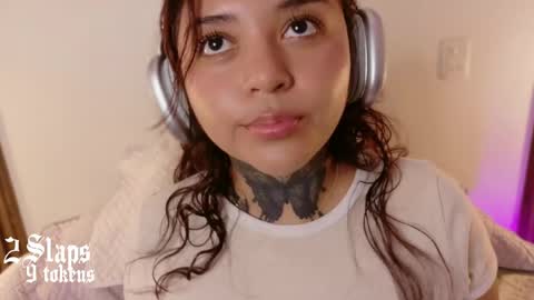 Snapshot of kimmi_kim chatting on 04/09/26, 12:32 online show from 04/09/26, 12:32