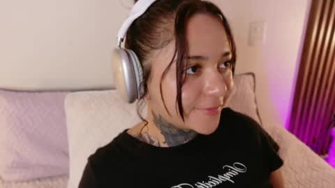 Snapshot of kimmi_kim chatting on 04/11/26, 12:53 online show from 04/11/26, 12:53