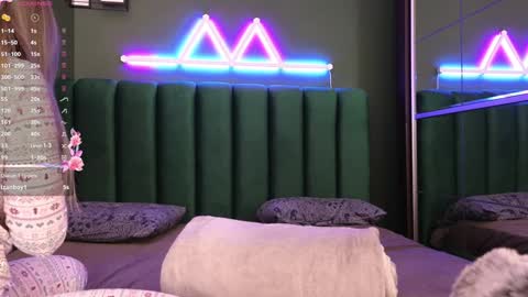 Kimmie online show from 12/17/24, 06:42