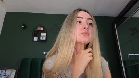 Kimmie online show from 12/24/24, 08:05