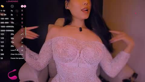 Snapshot of kimmy_chi chatting on 03/31/26, 06:08 Lo online show from 03/31/26, 06:08