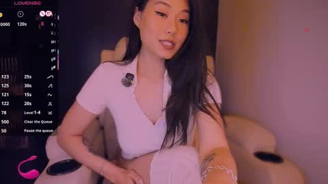 Snapshot of kimmy_chi chatting on 04/27/26, 05:11 Lo online show from 04/27/26, 05:11