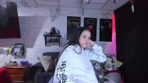 Snapshot of kimmymadison chatting on 12/28/24, 02:43 Melany online show from 12/28/24, 02:43