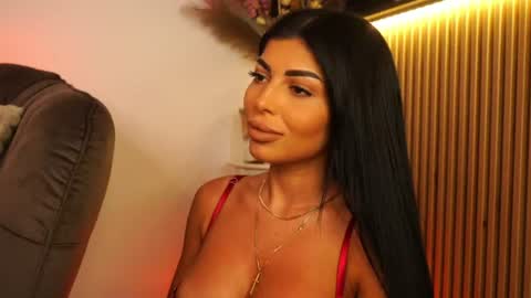 Snapshot of kimybroox chatting on 06/26/26, 10:25 Andreea online show from 06/26/26, 10:25
