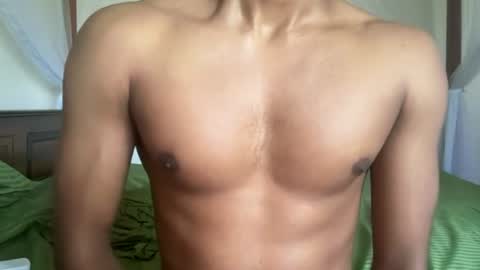 Snapshot of kinda_horny_right_now chatting on 06/23/26, 04:54 Isaac online show from 06/23/26, 04:54